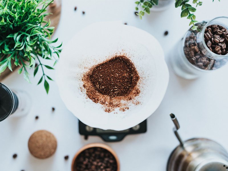 Peut-on mettre marc de café, dosettes et filtres au compost ?